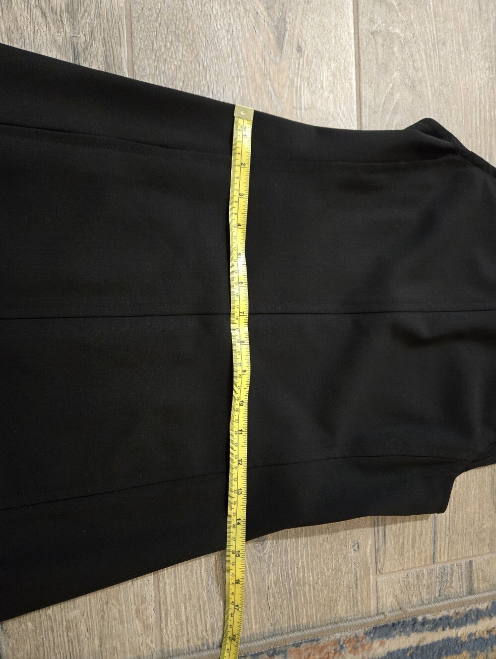 Classic Black Sleeveless Shift Dress - Picture 11 of 11